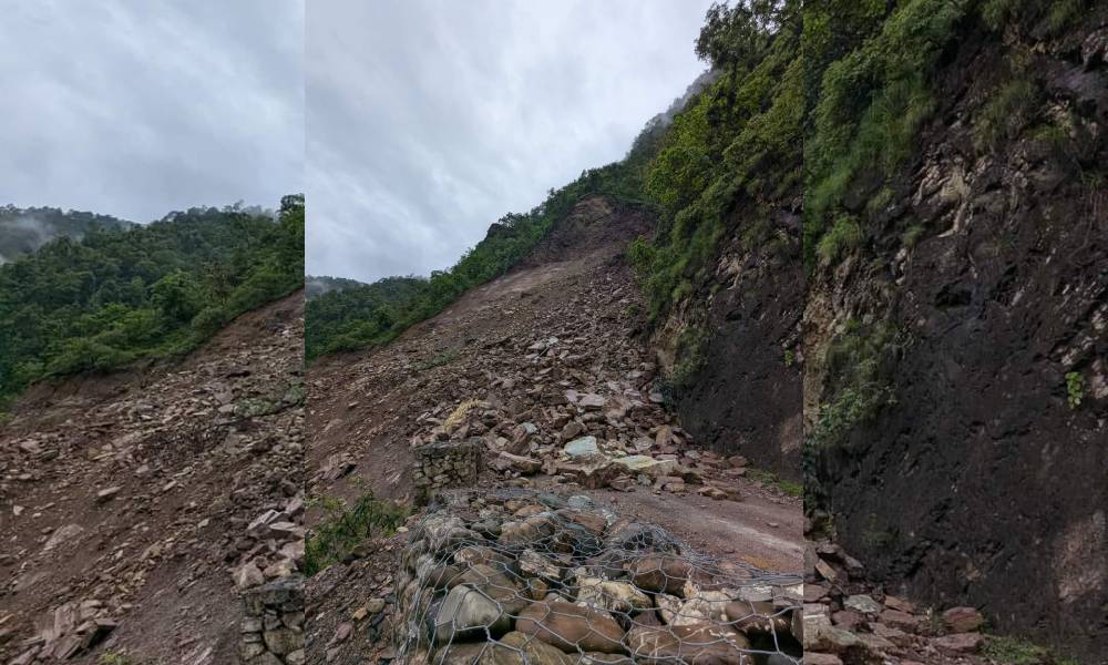 विद्यालय जाने क्रममा पहिराले पुरिएर शिक्षिका सावित्रादेवीको मृत्यु