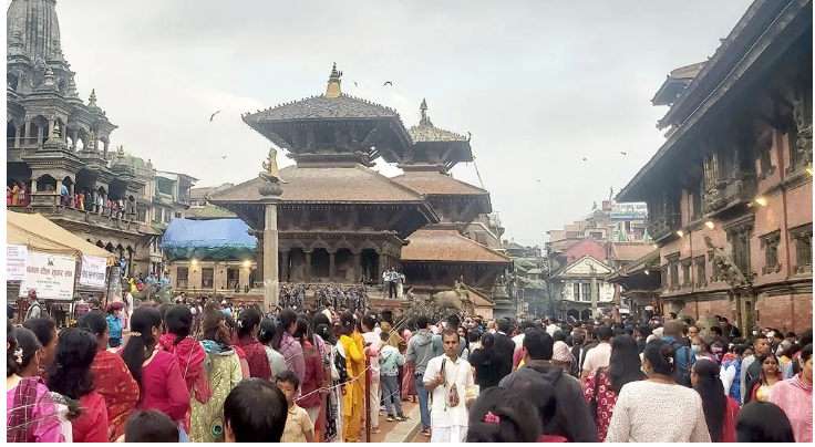 पाटनस्थित कृष्ण मन्दिरमा दर्शनार्थीको घुइँचो(फोटोफिचर)