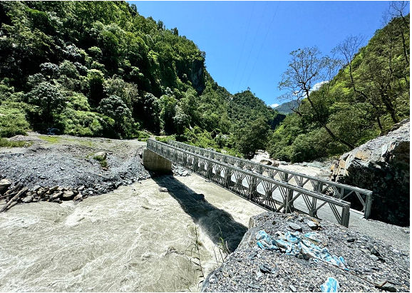 नाउरास्थित म्याग्दी नदीमा ४७ मिटर लामो बेलिब्रिज जडान
