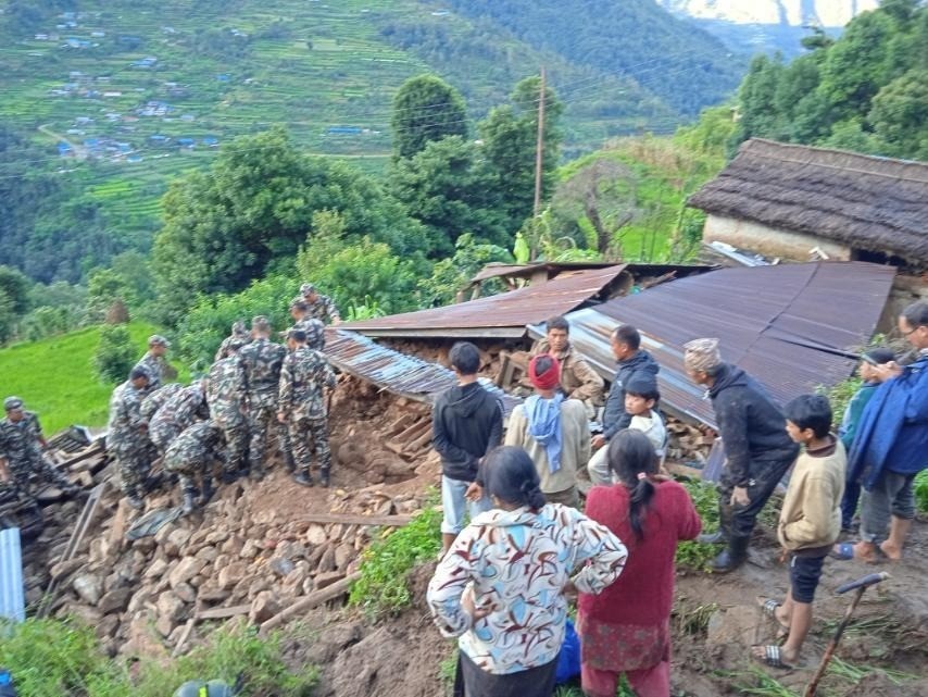 दोरम्बा पहिरोमा मृत्यु हुनेको संख्या ६ पुग्यो,  चार बेपत्ता
