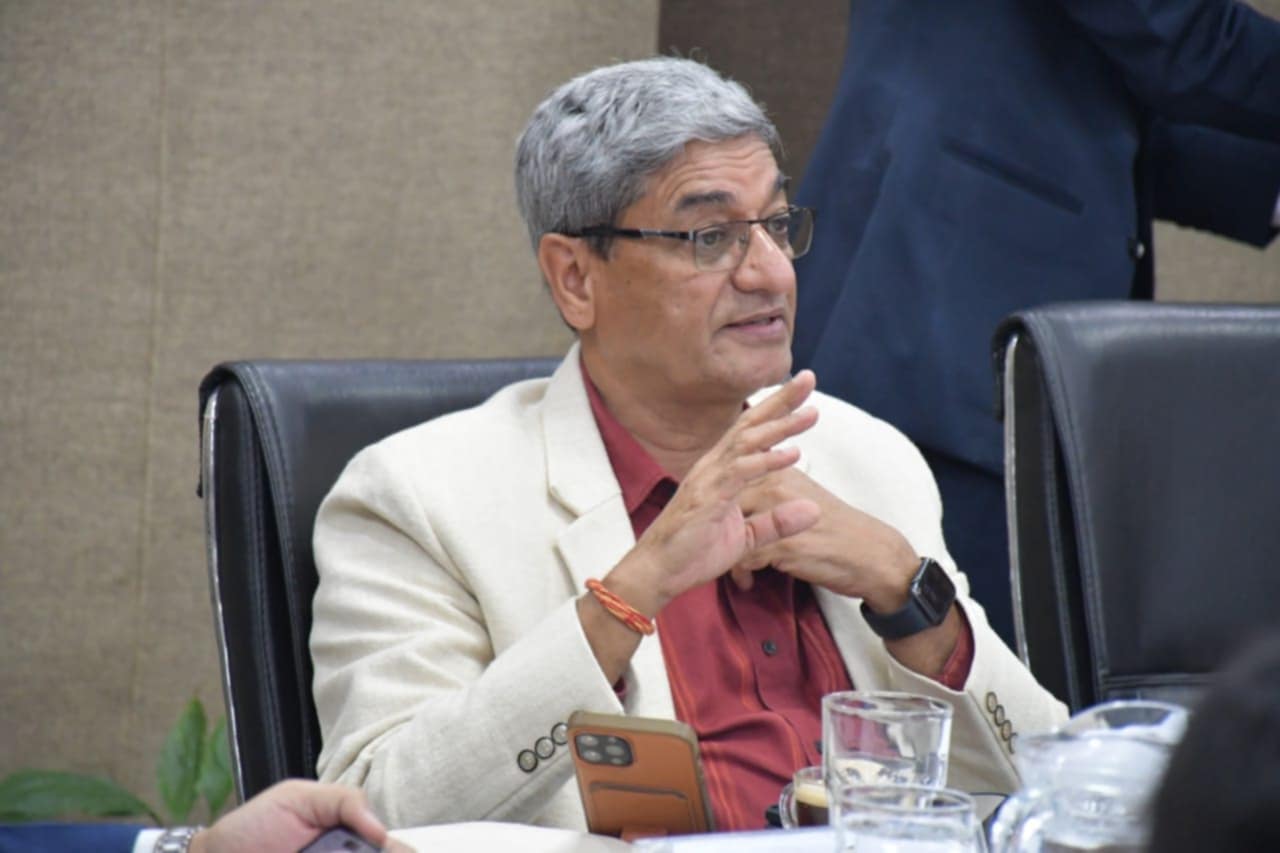 देशभरका छोटी भन्सार सञ्चालनका लागि सरकारले पहल गरिरहेको छ : गृहमन्त्री लेखक