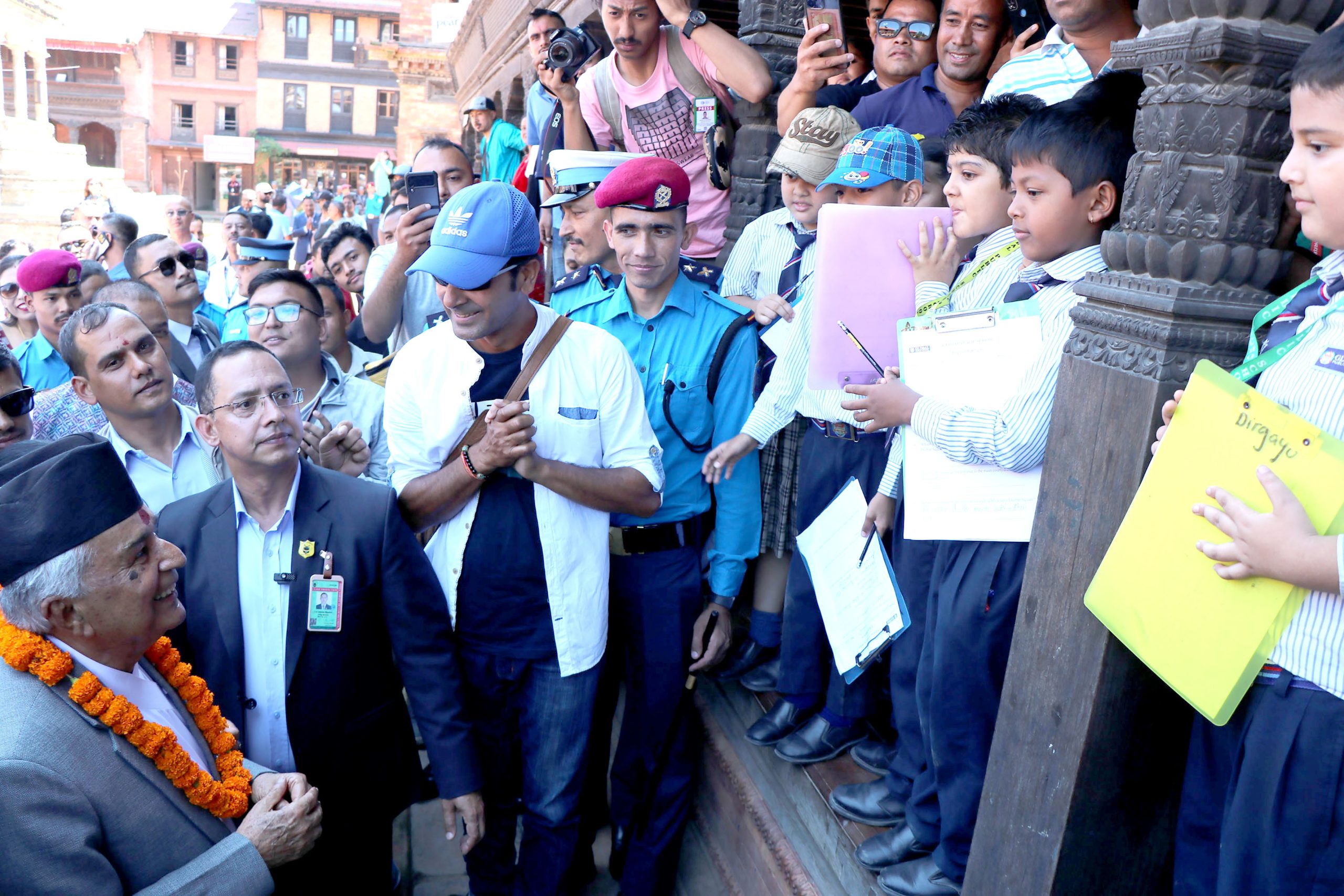 प्रत्येक महिना सार्वजनिक स्थलमा पुग्ने अभियानअन्तर्गत राष्ट्रपतिद्वारा भक्तपुरको दरबार क्षेत्र अवलोकन