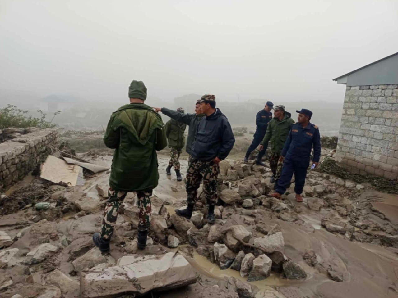 भोटेकोशी बाढी: खुम्बुमा एक बेपत्ता, विद्यालय, स्वास्थ्य चौकीसहित दर्जन बढी घर बगायो