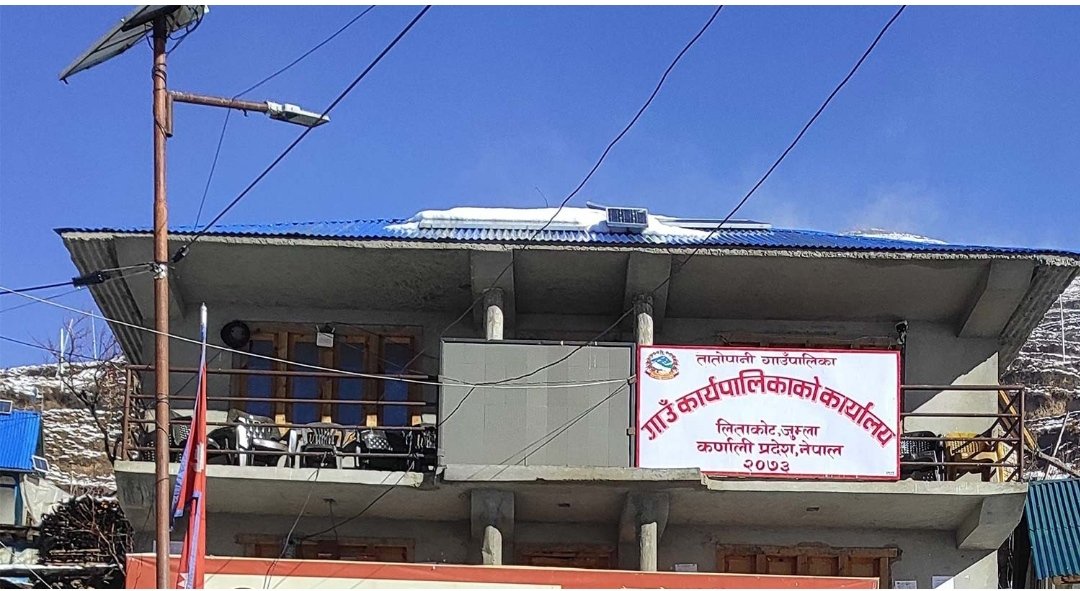 जुम्लाको तातोपानी गाउँपालिकाभित्रका दुई सय ५० बालबालिकालाई खाद्यान्न वितरण