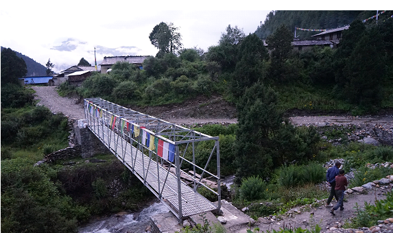 ढोरपाटन सिकार आरक्षको उत्तरखोलामा ट्रस प्रविधिको पुल निर्माण