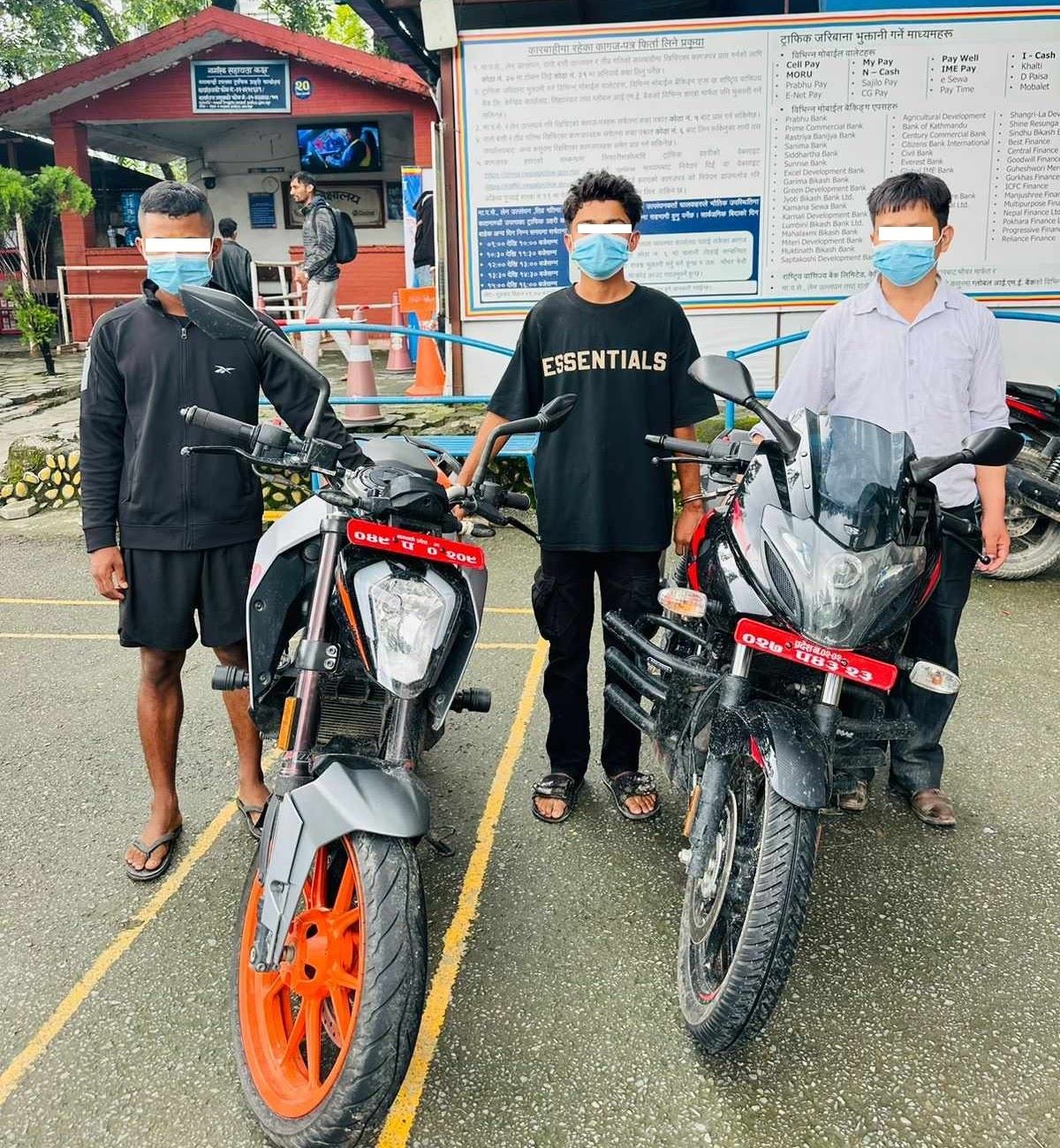 मोटरसाइकल चोरी गरी नम्बर परिवर्तन गरेर चलाउने तीन जना पक्राउ