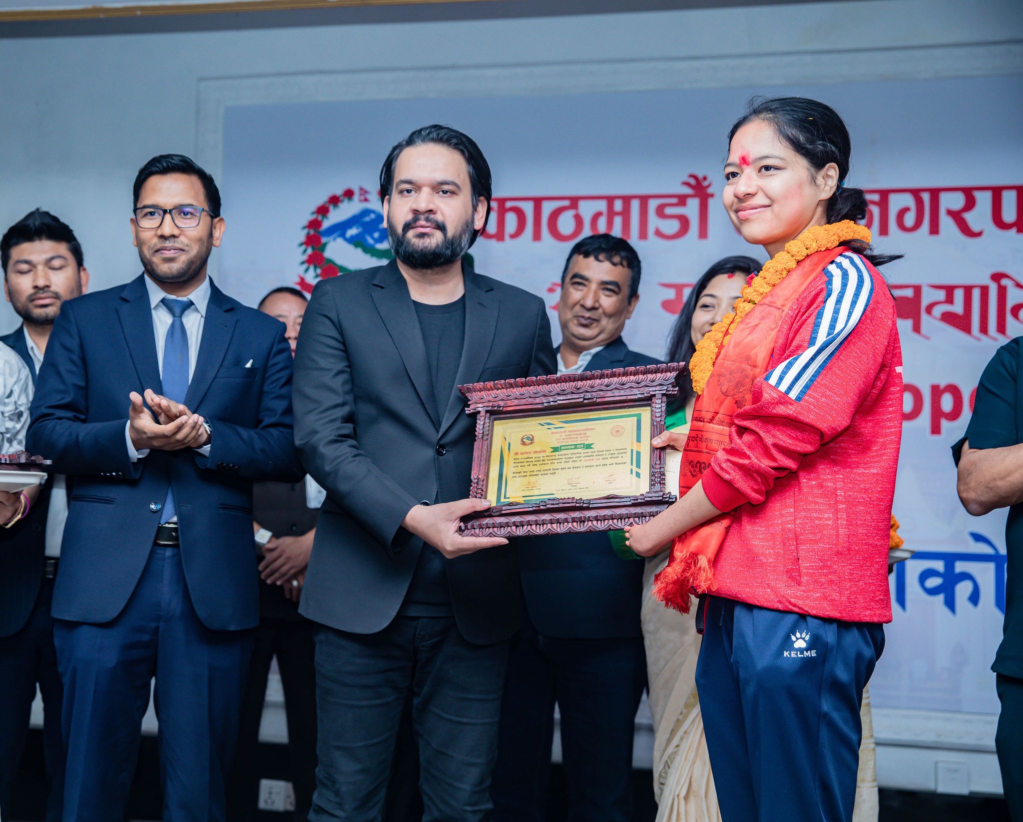 पलेशालाई काठमाडौं महानगरपालिकाबाट ५ लाख नगदसहित सम्मान
