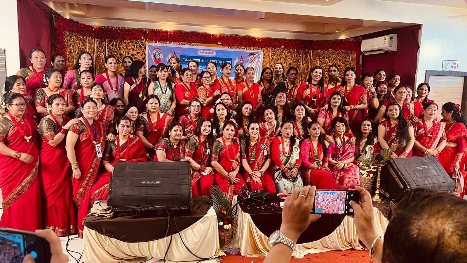 नेपालमा जस्तै भारतको मुम्बईमा पनि नेपाली महिलाले धुमधामसँग मनाए तीज
