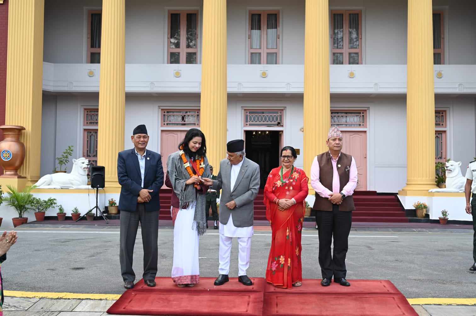 राष्ट्रपति पौडेलबाट पारालम्पिकमा कास्य पदक विजेता पलेशा सम्मानित