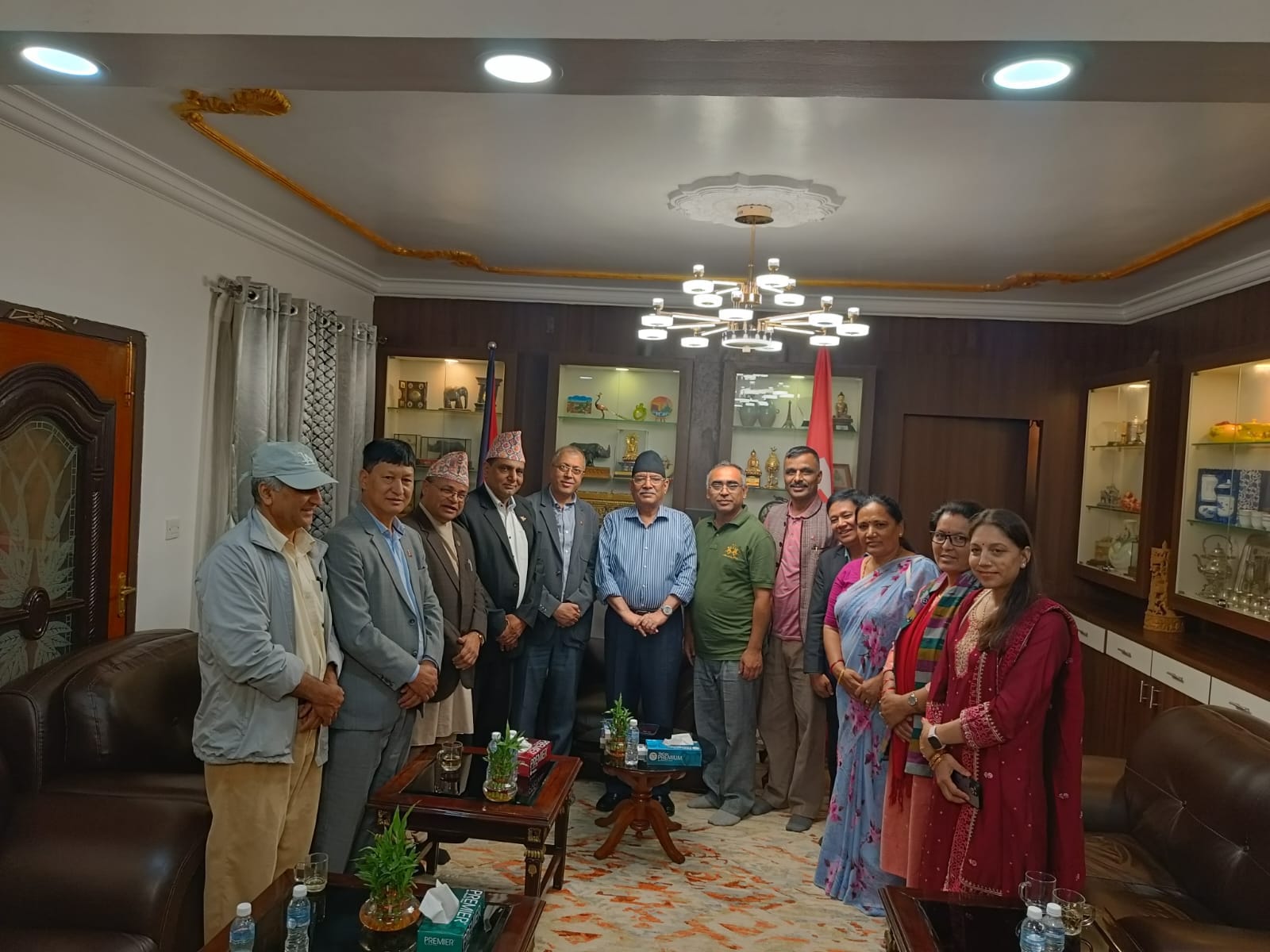 उपत्यकाका नदी किनाराका जग्गाको समस्या समाधानका लागि एमालेले माग्यो प्रचण्डको सहयोग