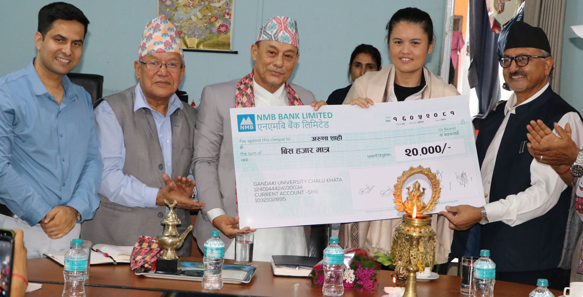 राष्ट्रिय महिला भलिबल टोलीकी कप्तान अरुणा शाही सम्मानित