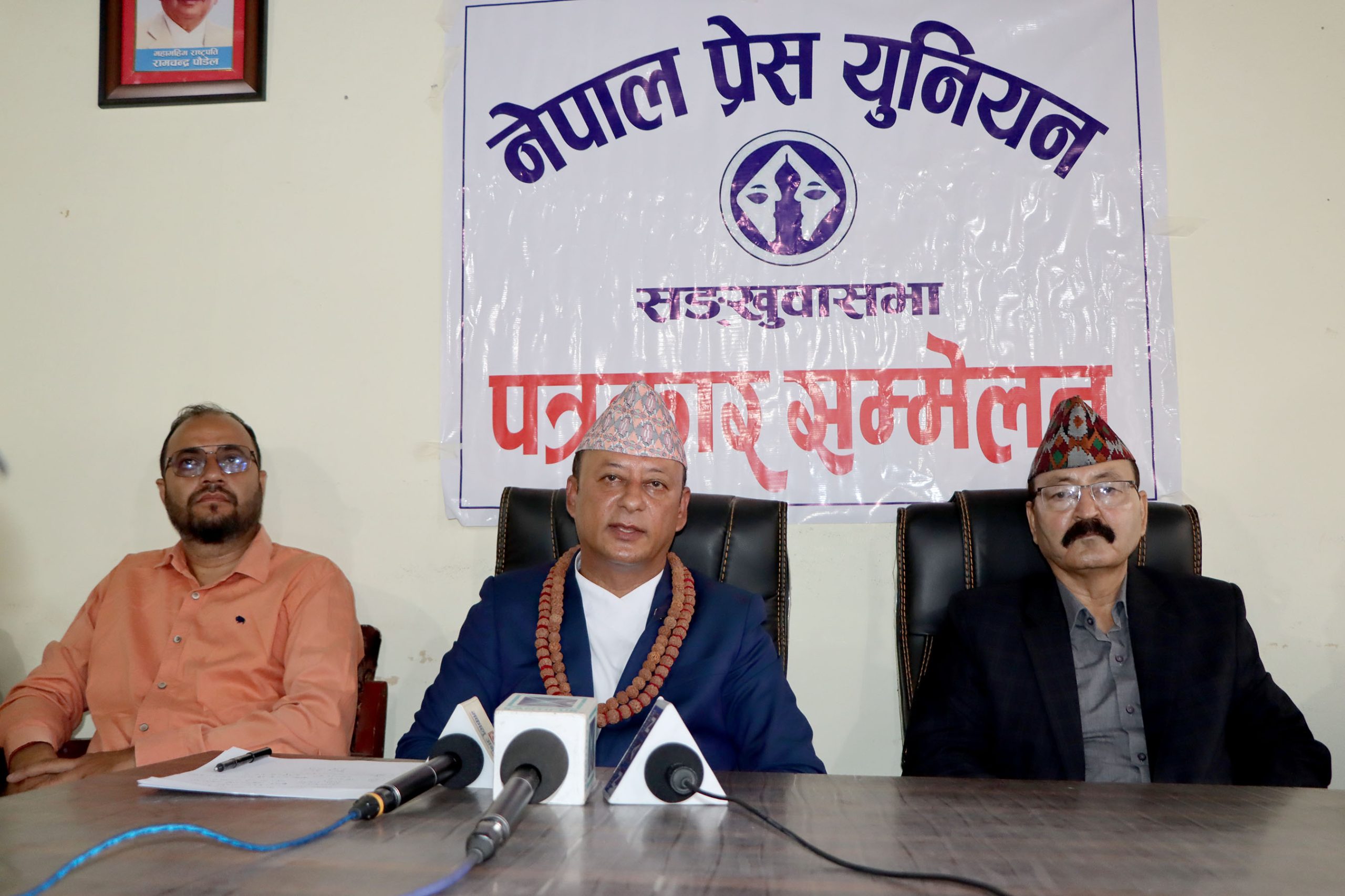 व्यवसायीले आफूले प्रयोग गरेको बिजुलीको पैसा तिर्नुपर्छ: ऊर्जामन्त्री खड्का