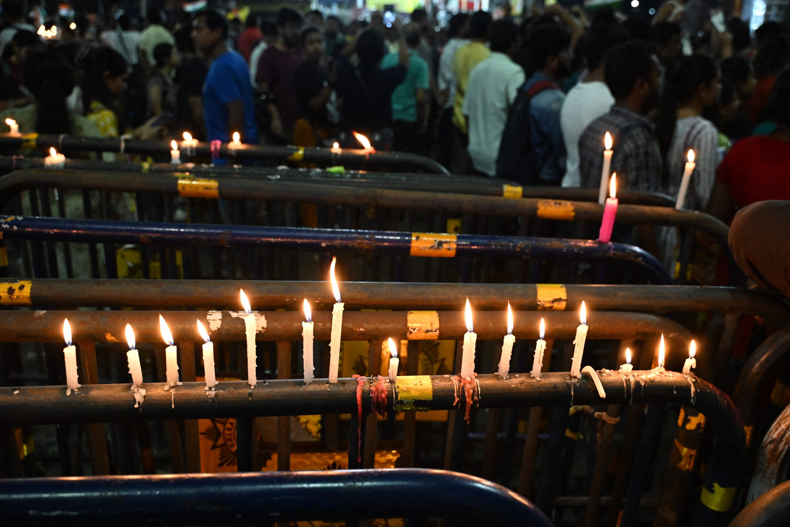 हत्या गरिएकी चिकित्सकका लागि मैनबत्ती जुलुसमा भारतीयहरूद्वारा न्यायको माग