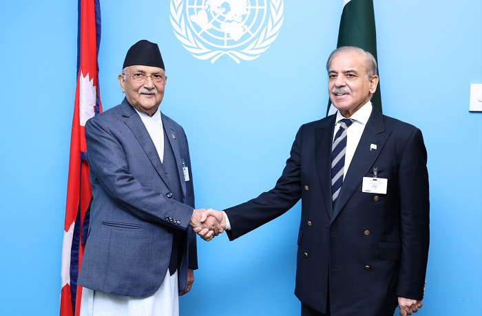 प्रधानमन्त्री ओली र पाकिस्तानका प्रधानमन्त्री शरिफबीच भेटवार्ता