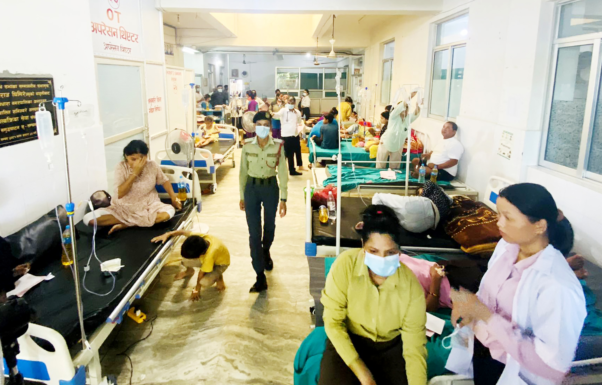 पूजाको प्रसाद खाँदा बिरामी हुनेको सङ्ख्या ८० पुग्यो,शैययाको अभावले बरण्डामा राखेर उपचार हुँदै