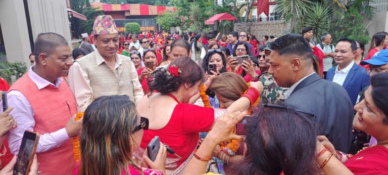 गाउँसहरमा तीज पर्वको रौनक छाइरहँदा कलाकारलाई भ्याइनभ्याइ