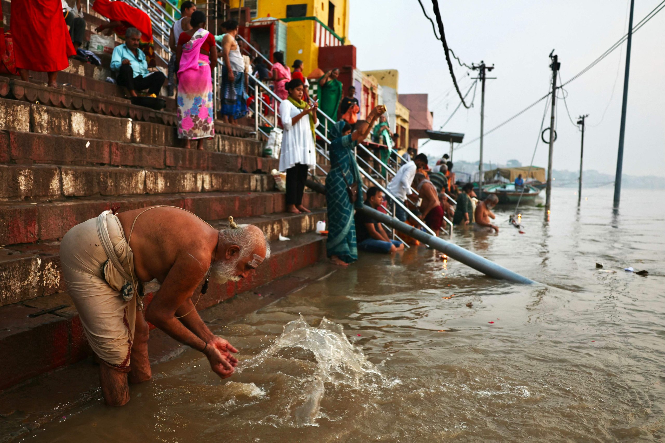 भारतको पवित्र सहर जहाँ हजारौँ मानिस मृत्युवरण गर्न जान्छन्