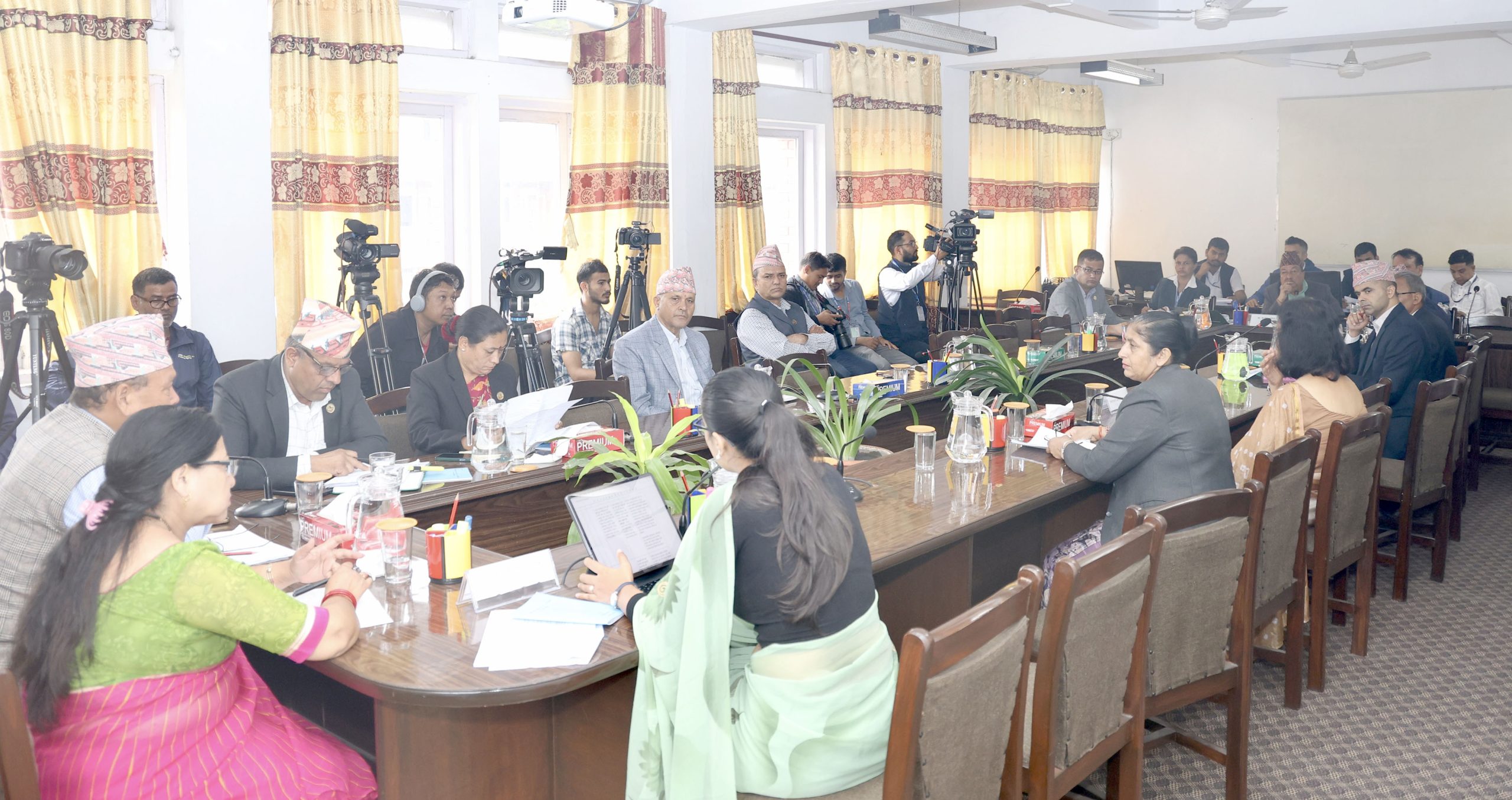 बैङ्किङ कसुरसम्बन्धी विधेयक : पीडितलाई न्याय हुने गरी कानुनी प्रबन्ध गर्न सांसदहरु सहमत