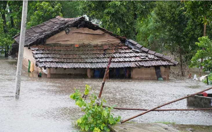 सबैको सहयोगले बाढीपीडितको पीडामा मलहम लाग्दैछ !