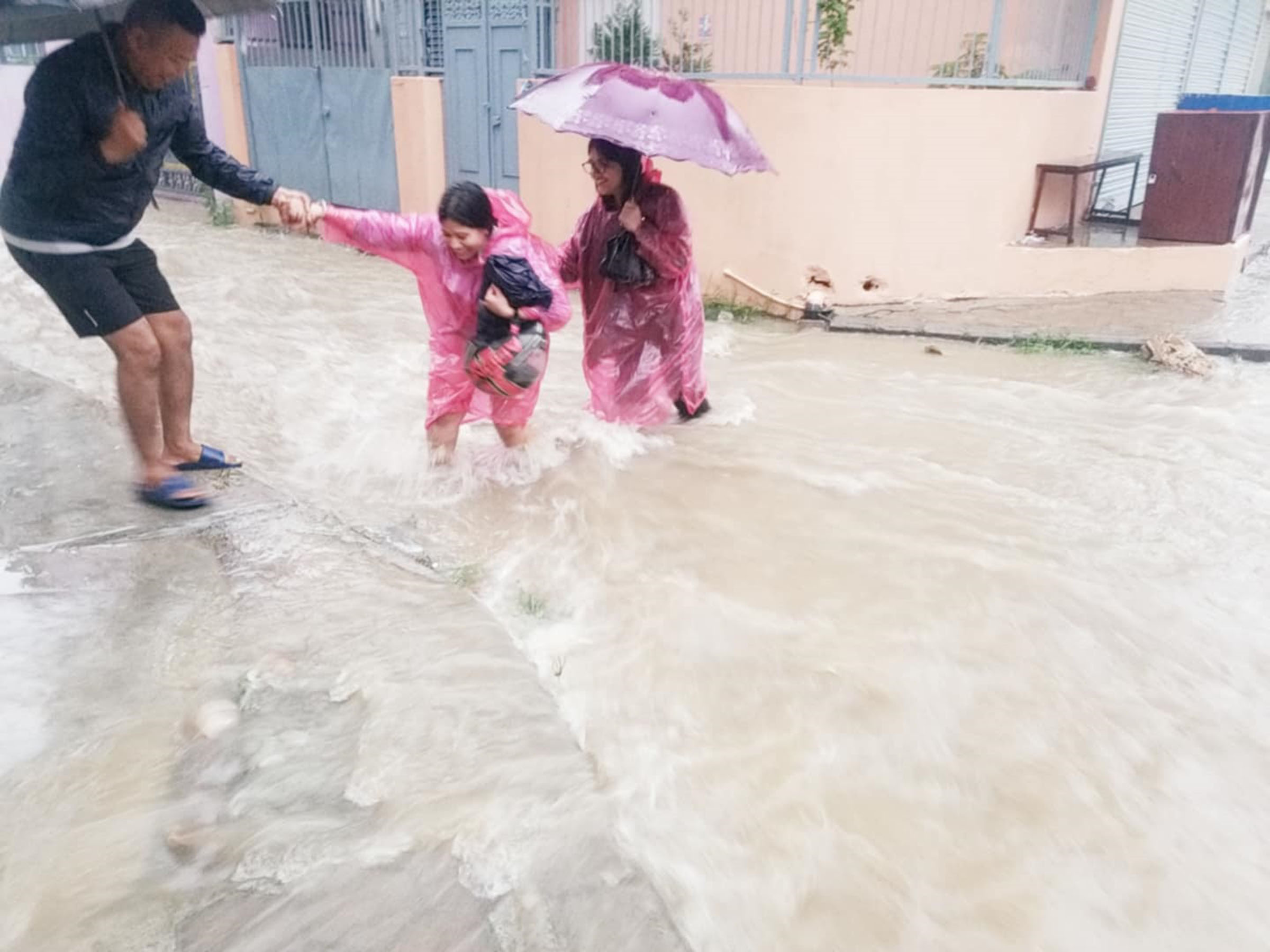 तीन दिनदेखि परिरहेको अविरल वर्षा अब मत्थर हुँदै जाने