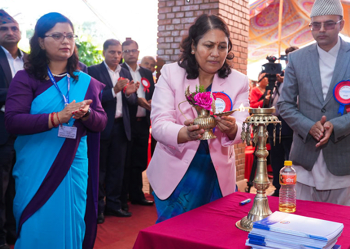 प्रविधिसँग जोडेर नयाँ पाठ्क्रम बनाउन मन्त्री भट्टराईको निर्देशन