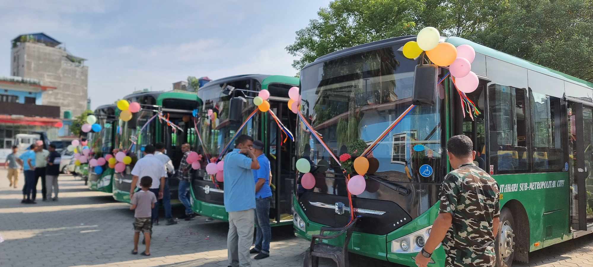 सुनसरीको इटहरीमा नगरवासीको सुविधाका लागि बिजुली बस सेवा सुरु