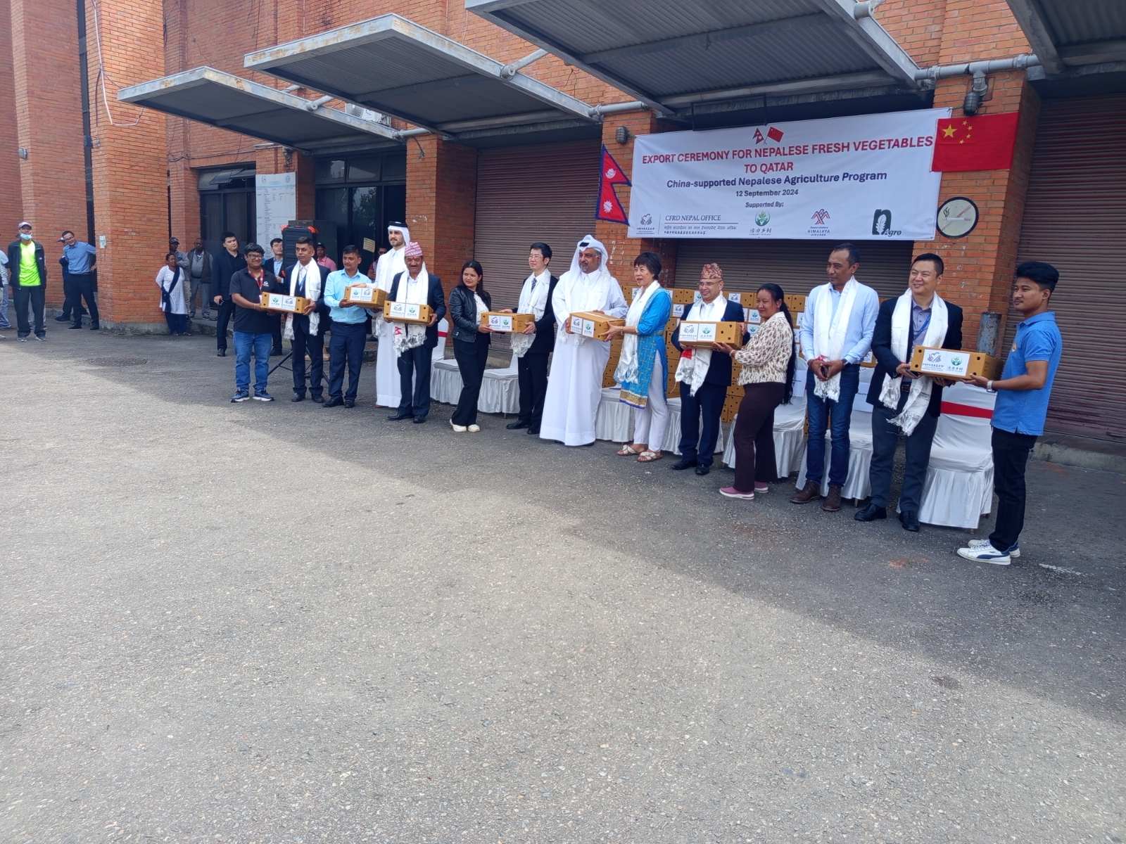 दक्षिणकालीको टाटेसिमी र अकबरे खुर्सानी कतारमा