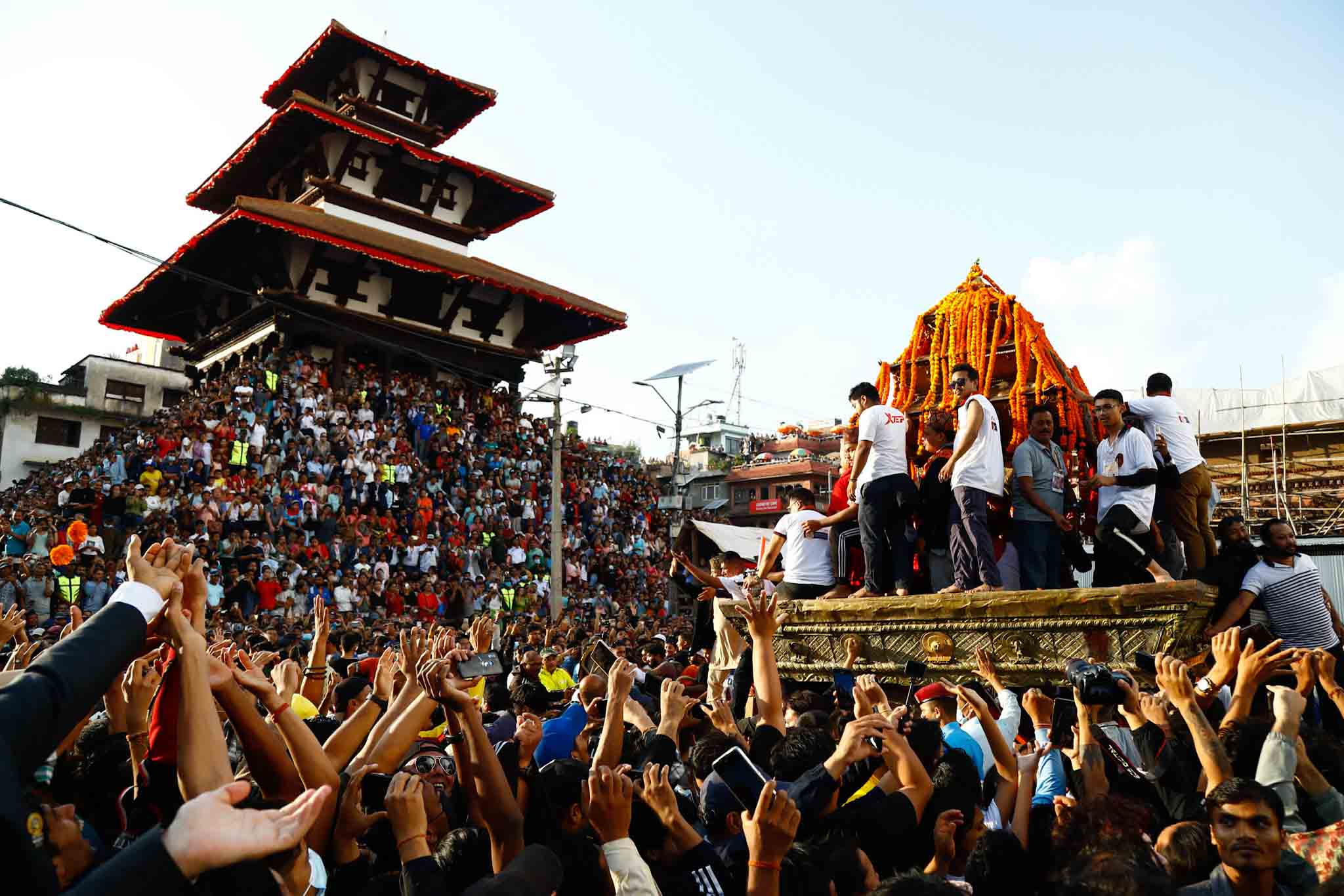 बाजागाजासहित इन्द्ररथलाई पुर्‍याइयो इन्द्र दह, रातभर दीपावली गरिने