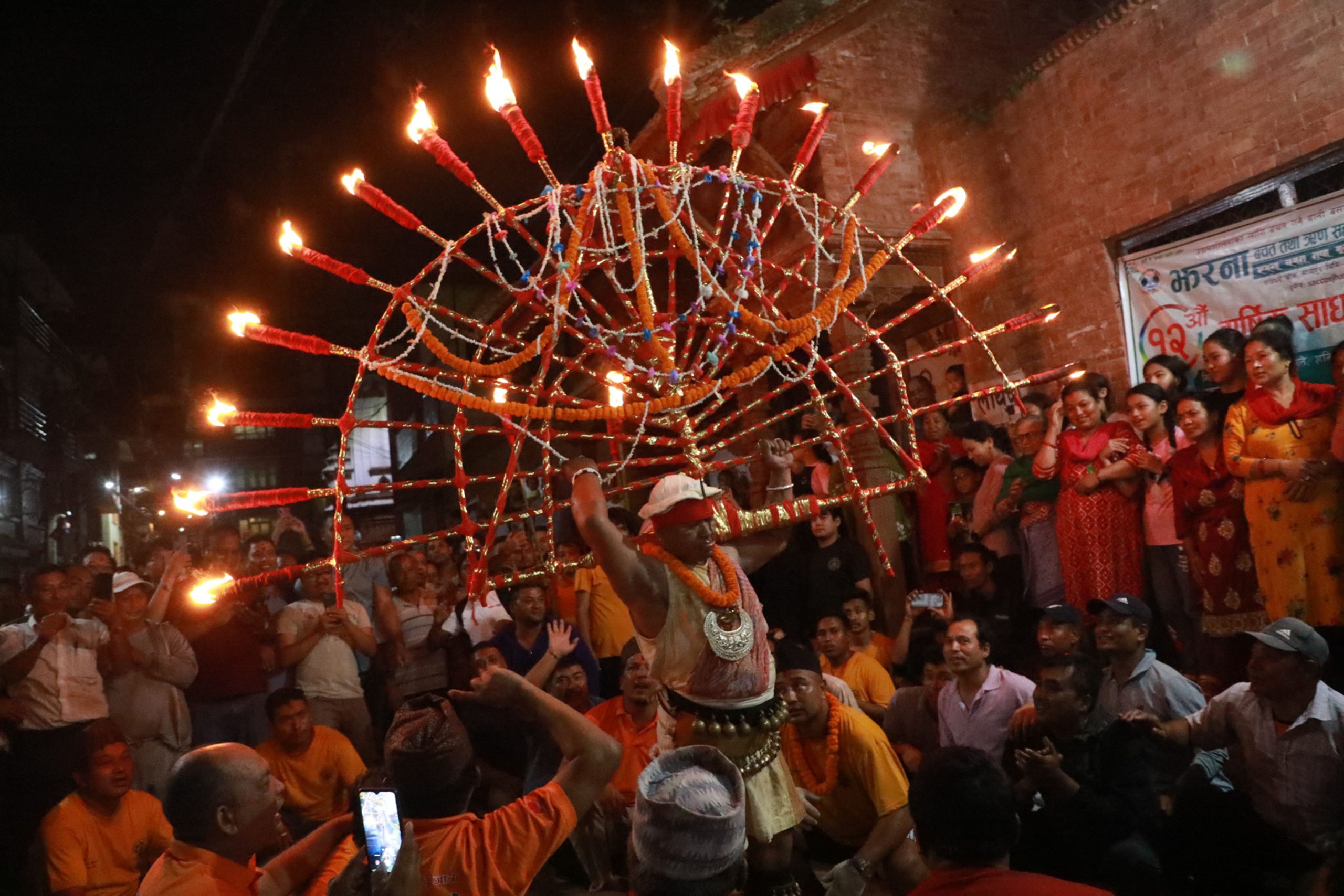 जिब्रो छेडेर मध्यपुरथिमिदेखि पशुपतिसम्म परिक्रमा