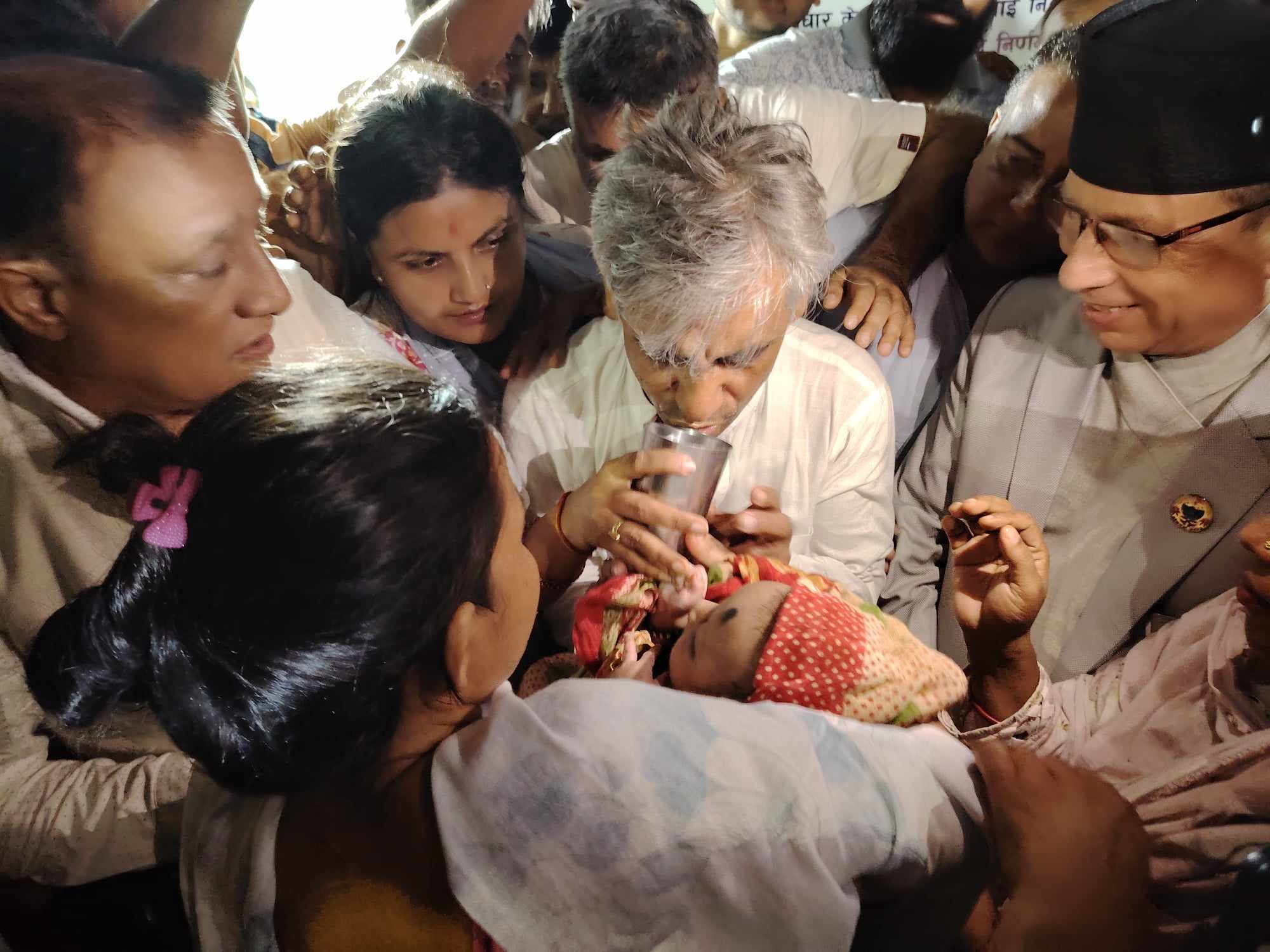 सरकारले माग पूरा गर्ने सहमति गरेपछि कोशी प्रदेशका पूर्वमुख्यमन्त्री कार्कीले तोडे अनसन