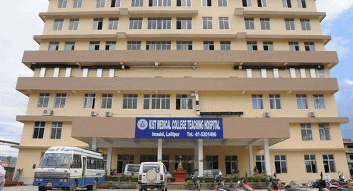 ललितपुरको किस्ट अस्पतालनमा पानी पसेपछि बिरामीलाई सुरक्षित स्थानमा सारियो