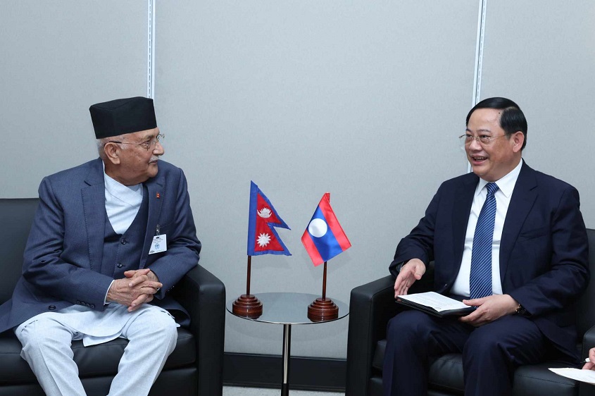 प्रधानमन्त्री ओली र लाओसका प्रधानमन्त्री सेनोक्साइबीच भेटवार्ता