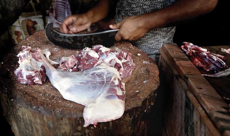 जनकपुरधामका अधिकांश मासु पसल मापदण्ड विपरीत ,अचानो झिँगाले भरिएको र फोहरको डङ्गुर