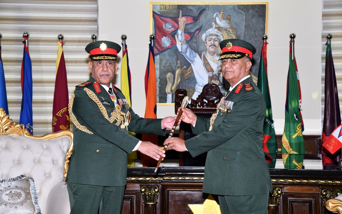 ४२ वर्षको सैन्य सेवाबाट अवकाश हुन लागेका प्रधानसेनापति शर्माको बिदाई