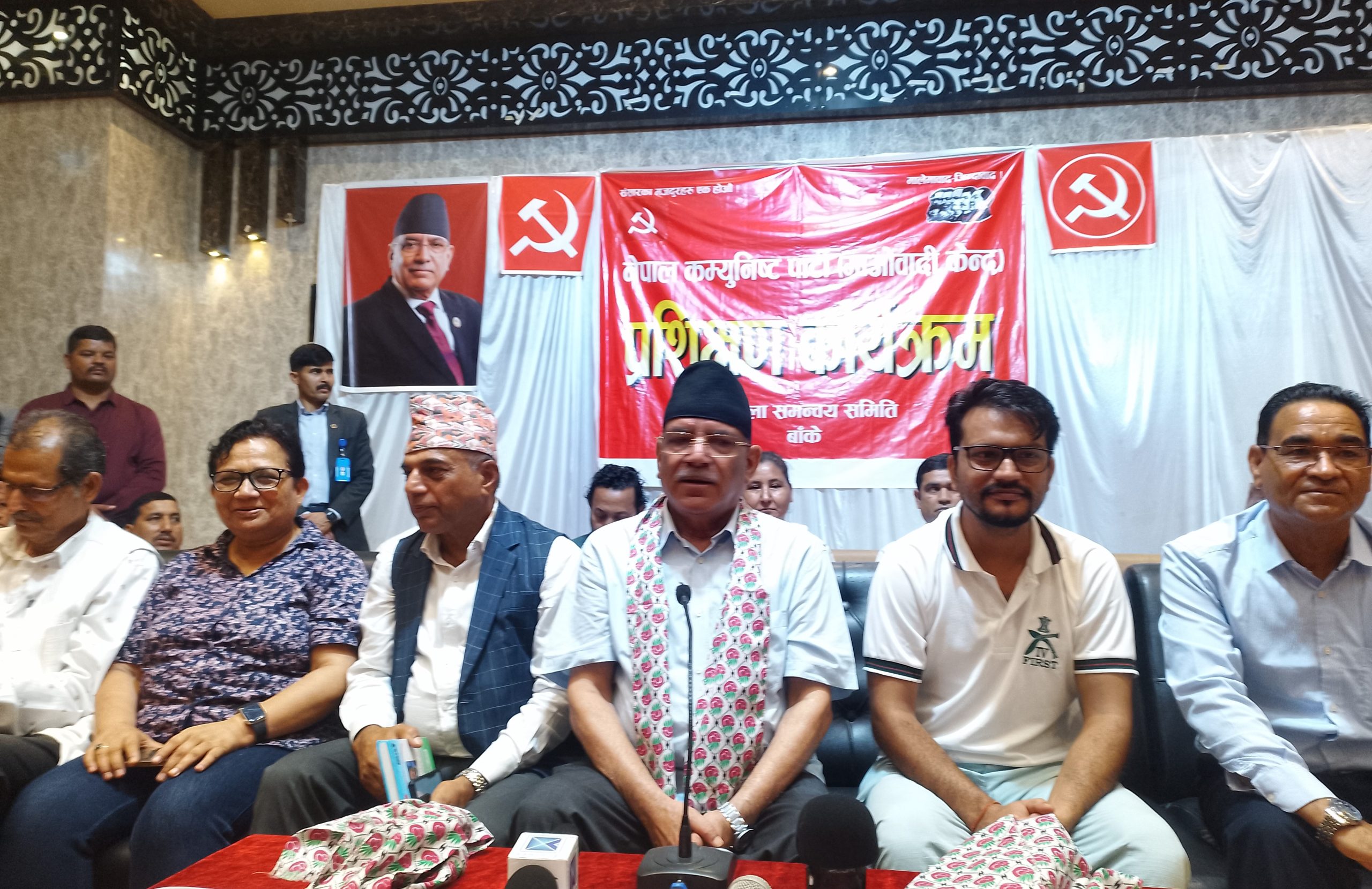 नेतृत्व हस्तान्तरणका लागि उत्तराधिकारी तयार गर्दैछुः प्रचण्ड