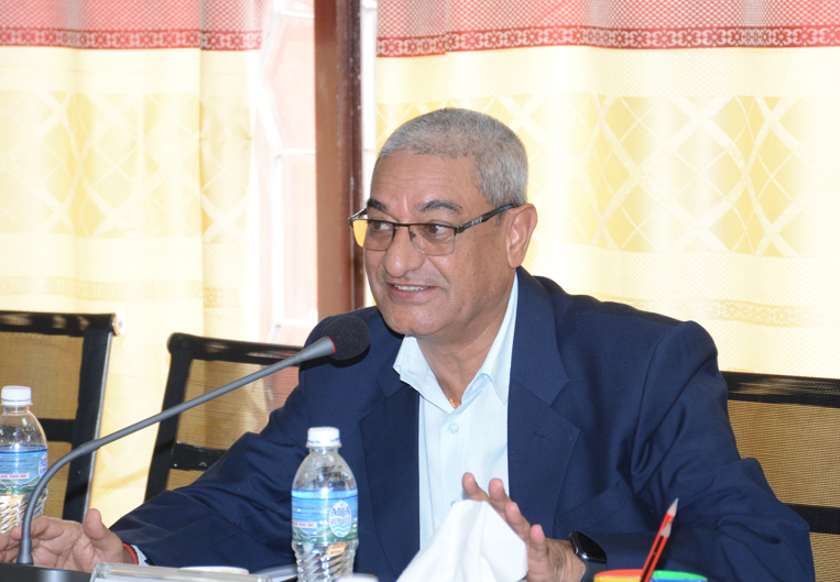 ‘राजनीतिक सहमतिका साथ संविधान संशोधनको प्रक्रिया अगाडि बढ्छ’ – गृहमन्त्री लेखक