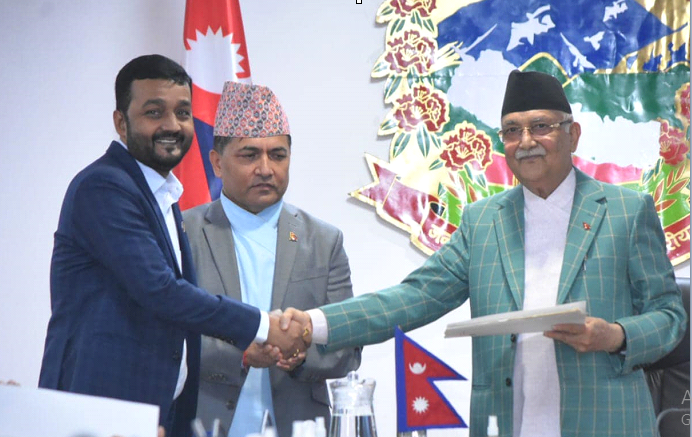 प्रधानमन्त्री ओली र खानेपानीमन्त्री यादवबीच कार्यसम्पादन सम्झौता