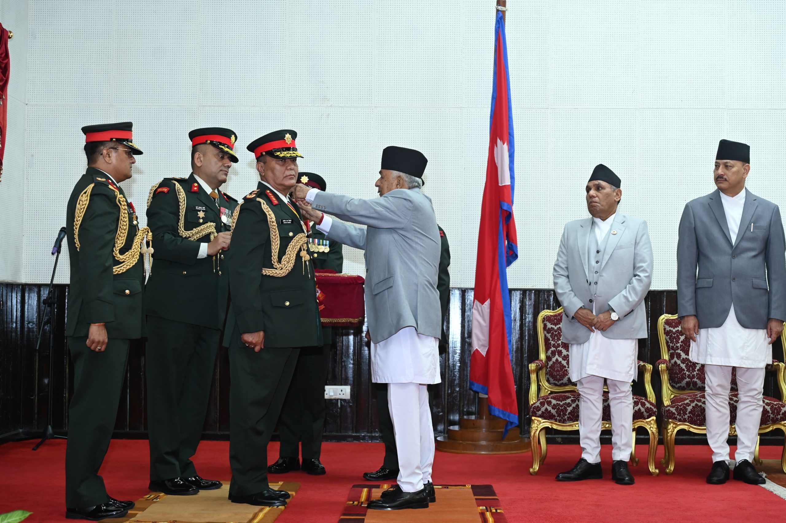 राष्ट्रपतिद्वारा प्रधानसेनापति सिग्देललाई महारथीको दर्ज्यानी चिह्न प्रदान