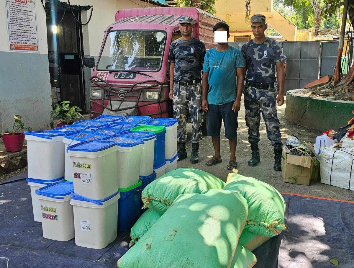 भारतबाट आउँदै गरेको टेप्पोलाई जाँच गर्दा भेटियो भन्सार छलेर ल्याइएको काजु