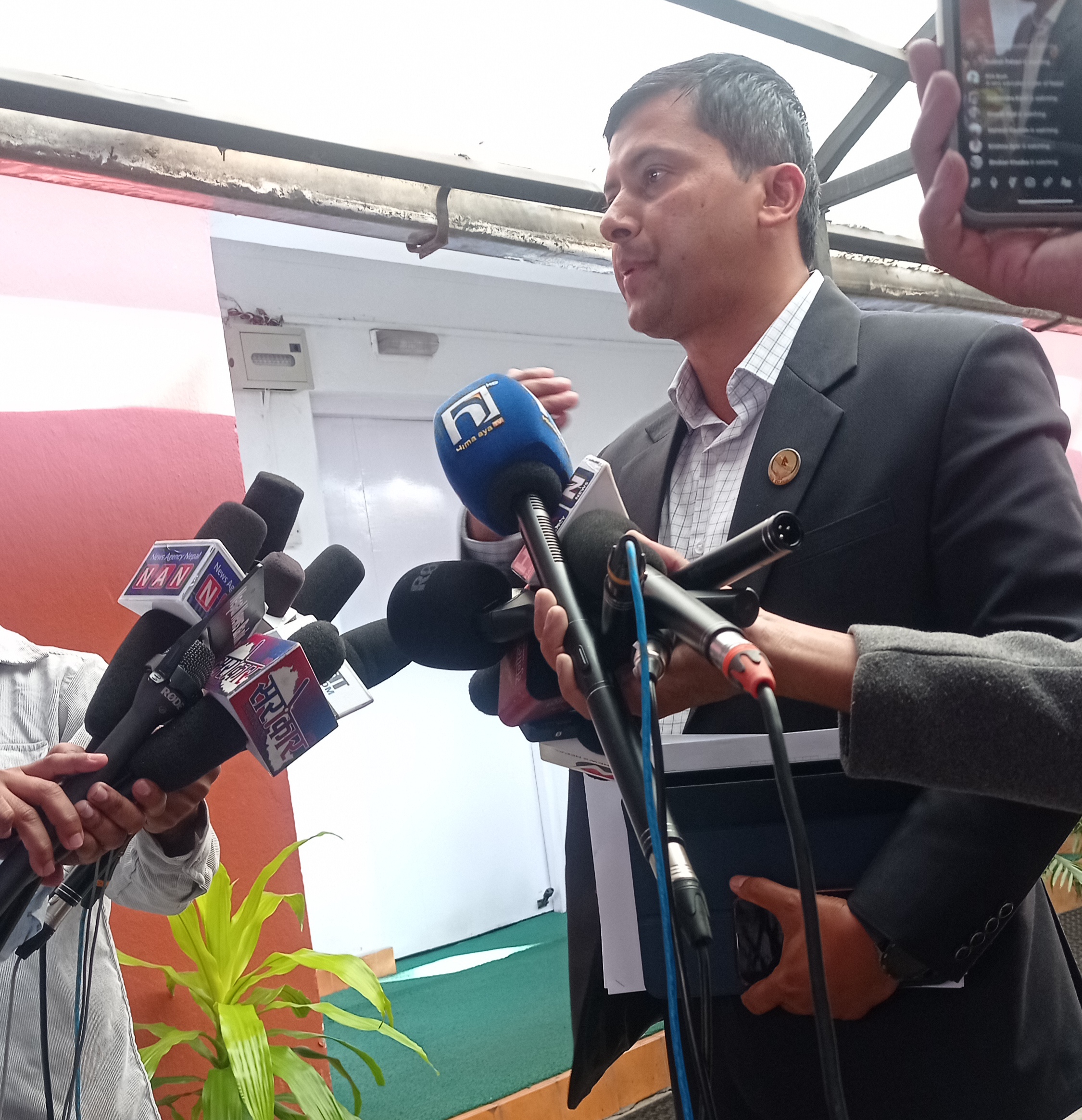 विचाराधीन सबै विधेयक आगामी अधिवेशनमा पेस गर्न समिति सभापतिहरुलाई सभामुखको निर्देशन