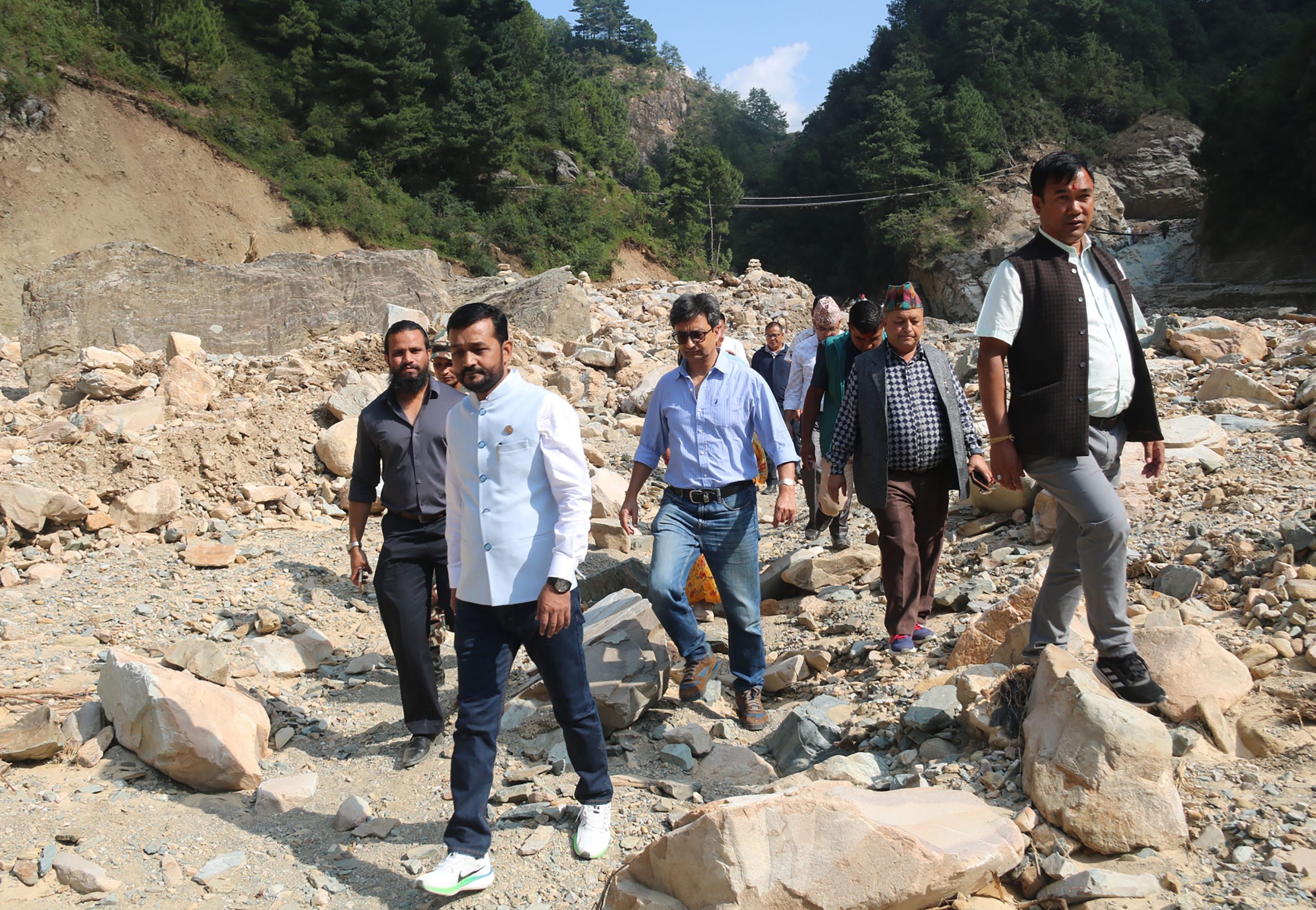 ललितपुरको गोदावरी पुगेका मन्त्री यादवले भने – पन्ध्र दिनभित्र खानेपानी सेवा पुनःसञ्चालनमा आउँछ