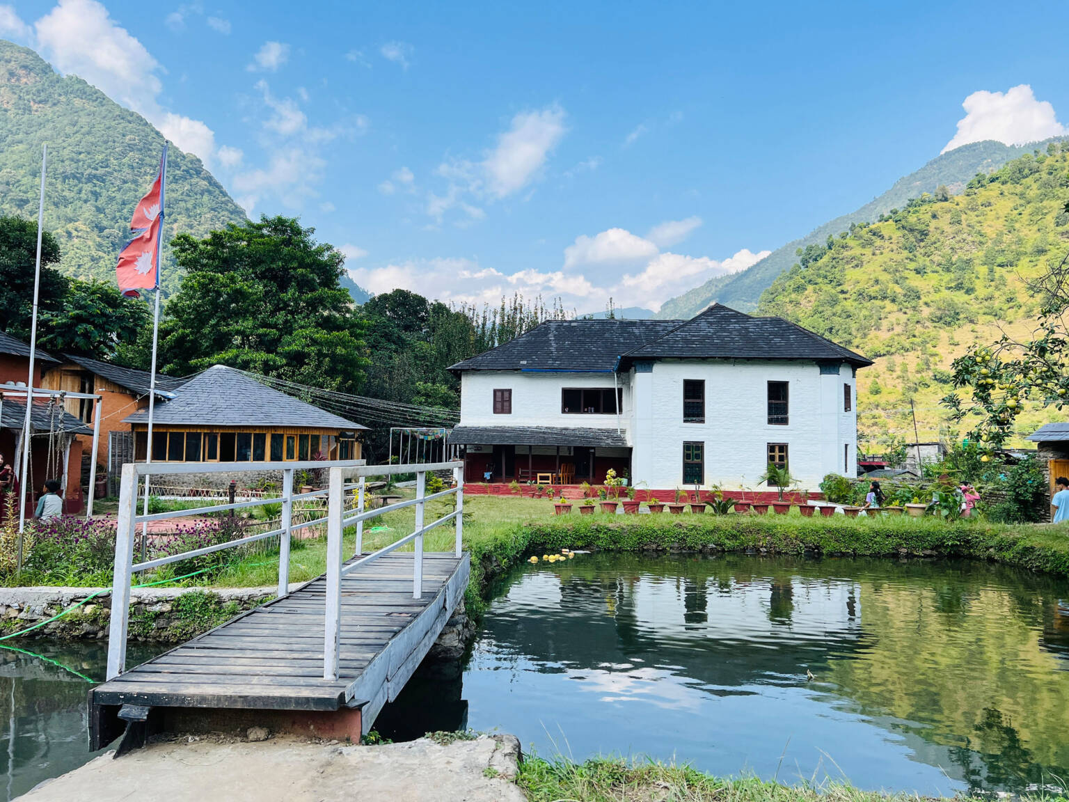 जीर्णोद्वारपछि चिटिक्क गलकोट दरबारमा बढ्न थाले पर्यटक,पर्यटकका लागि दरबारमै रेस्टुरेन्ट