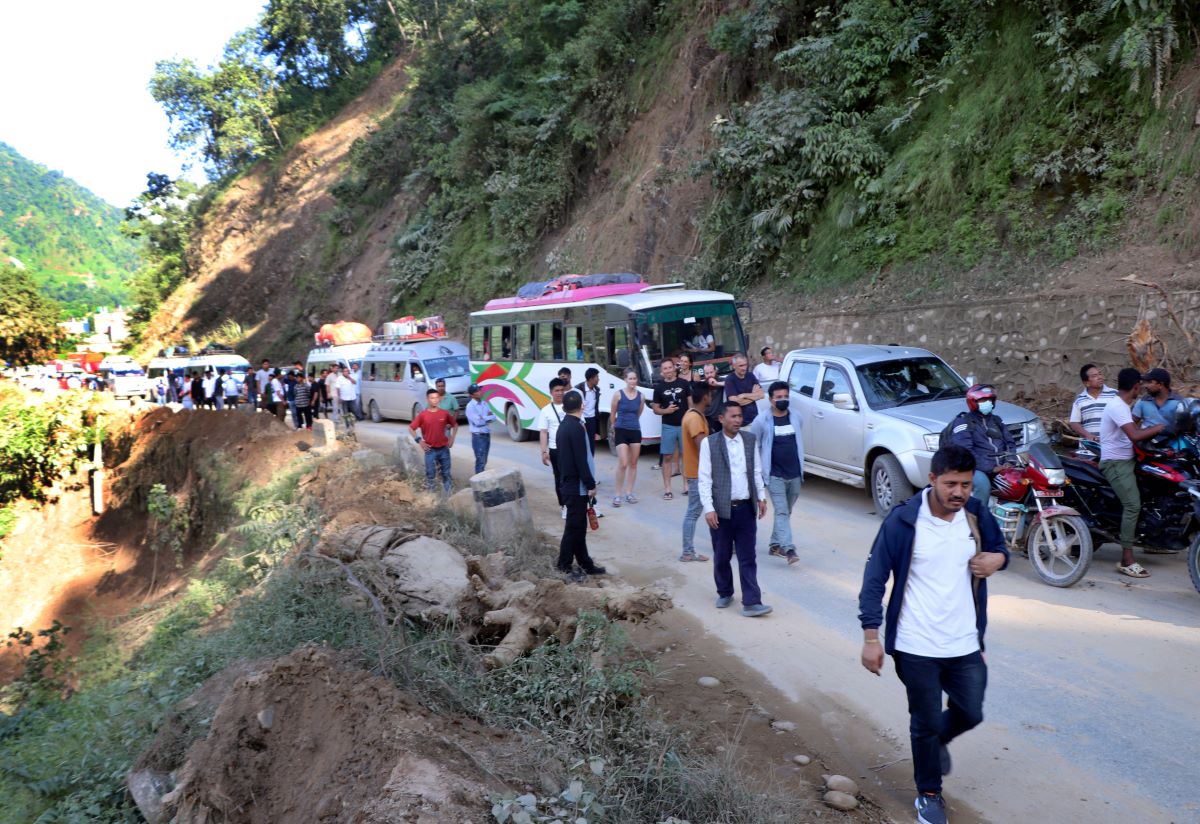 स्थलगत रिपोर्टः राजमार्गमा दृष्य एक, पीडा अनेक