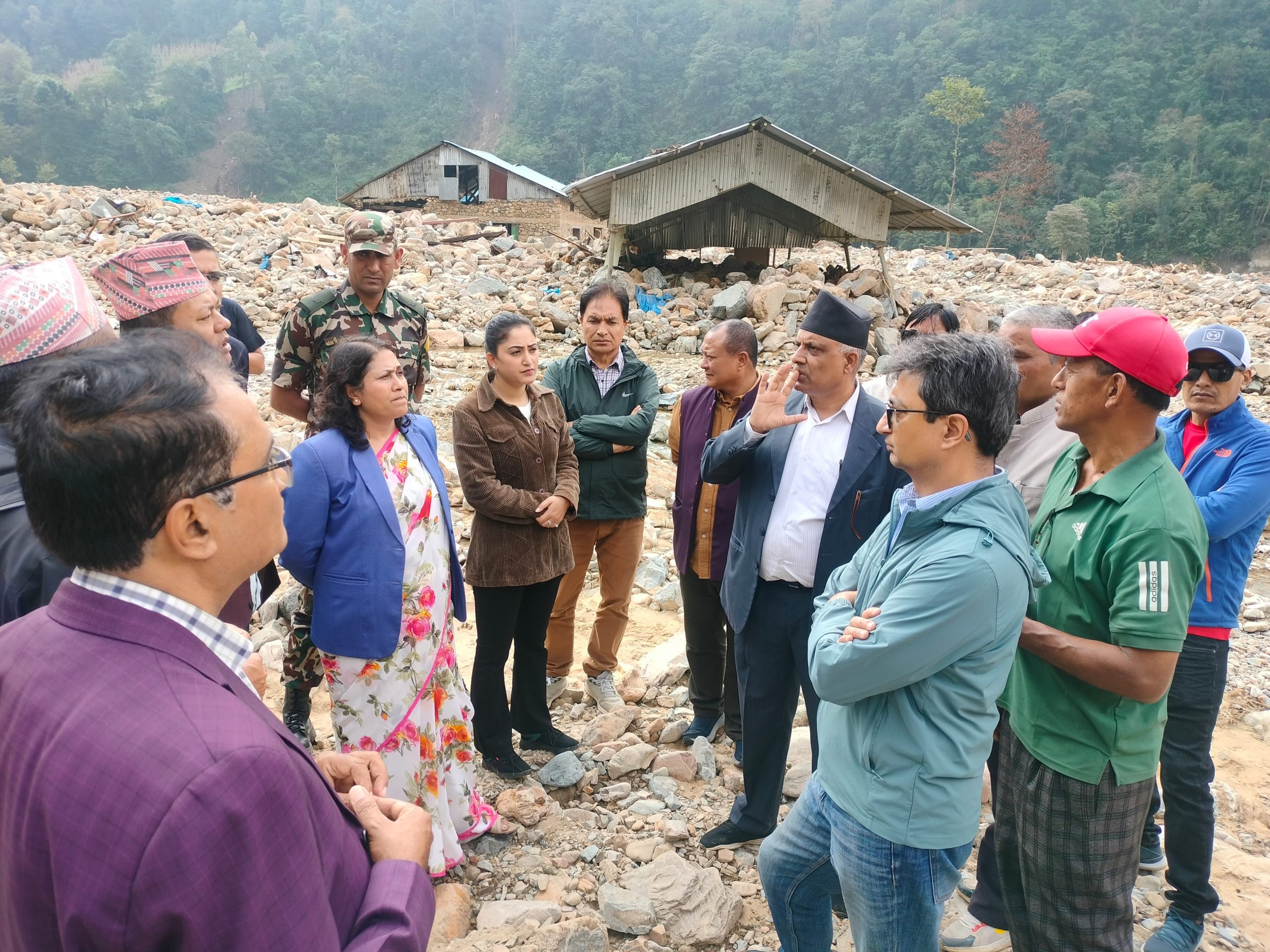 शिक्षामन्त्री भट्टराईद्वारा बाढी पहिरोबाट क्षतिग्रस्त ललितपुरका विद्यालयको निरीक्षण