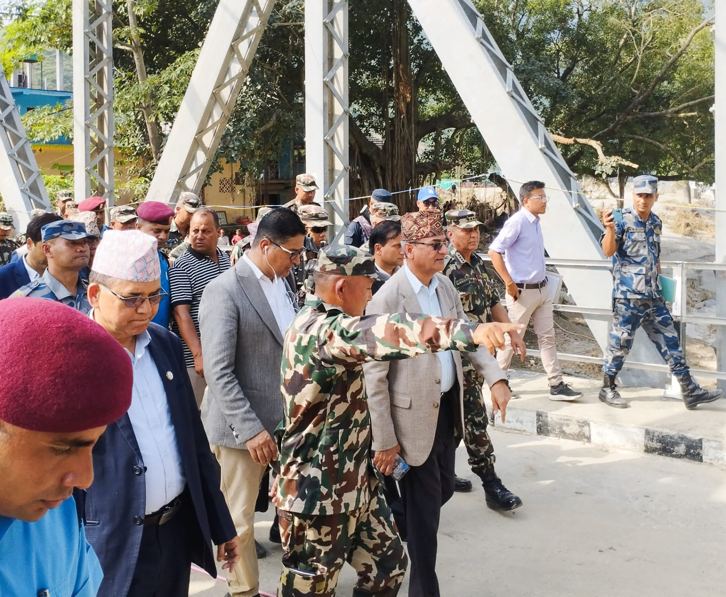 एक साताभित्र अवरुद्ध बीपी राजमार्ग संचालनमा आउँछः गृहमन्त्री लेखक