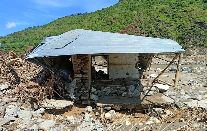 बाढी, पहिरो प्रभावितको पीडाः ‘न बस्ने बासको ठेगान छ, न छ खाने गासको’