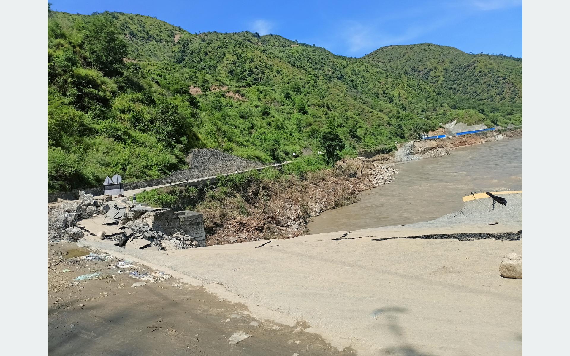 विपी राजमार्गमा राति १२ घण्टा यातायात सञ्चालनमा रोक