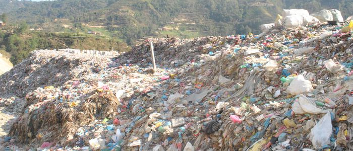 नदीजन्य फोहर बढ्दा बञ्चरेडाँडामा बढ्यो फोहर,दैनिक तीन सय गाडी उपयोग हुँदै