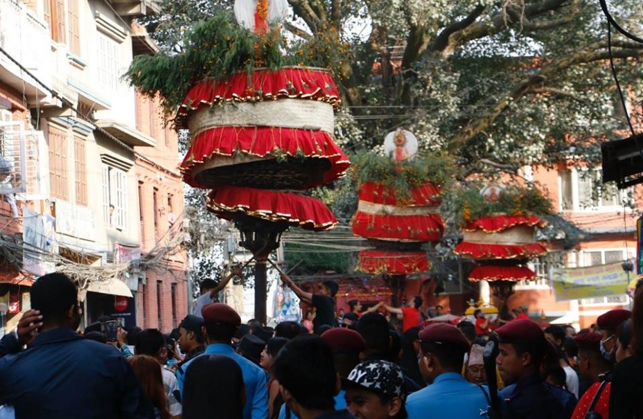 गजुर उल्टो पारिने : ‘कहीँ नभएको हाँडीगाउँको जात्रा’ हेर्न घुइँचो