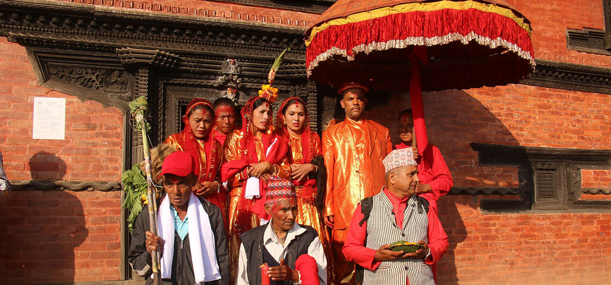 गोरखा दरबारको दसैँघरमा फूलपाती भित्र्याइयो